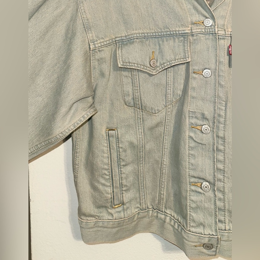 Levi's Women's Denim 90’s Trucker Jacket NWT - Picture 3 of 4